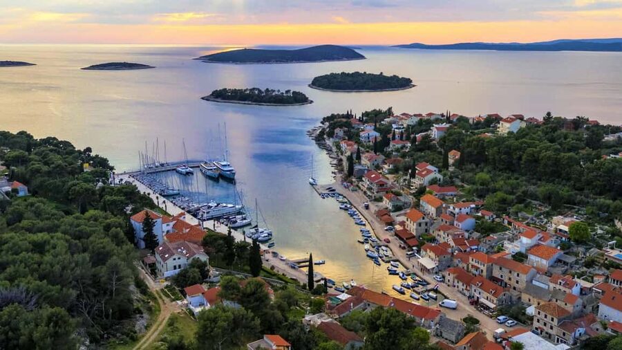 From Split: Blue Lagoon and 3 Island Boat Tour - One Hour in UNESCO-Protected Trogir