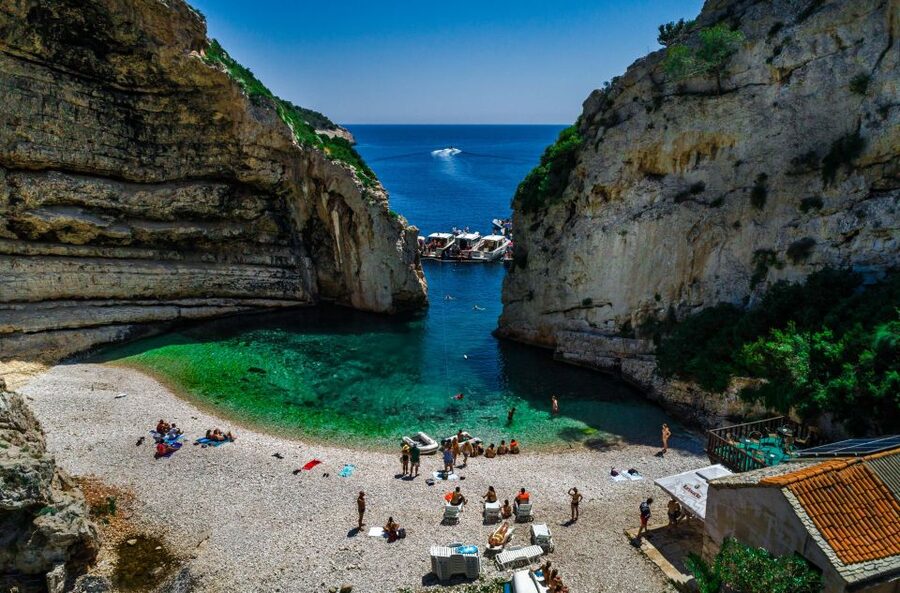 From Split: Private Day Trip to Blue Cave and Islands - Lunch planning and the stop in Hvar