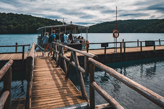 From Split: Self-Guided Plitvice Lakes Day Tour with Boat Ride - What the guides add to the day