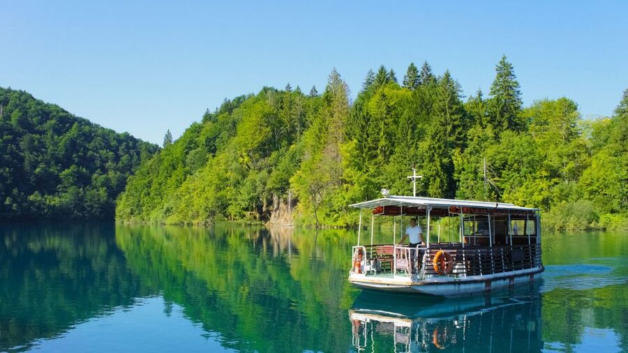 From Split: Transfer to Zagreb with Stop at Plitvice Lakes - What the guide adds to the day
