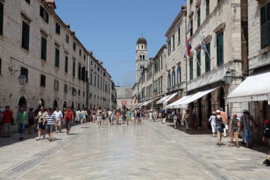 From Split/Trogir: Dubrovnik Guided Tour with a Stop in Ston - The city walls, Sponza Palace, and old Dubrovnik