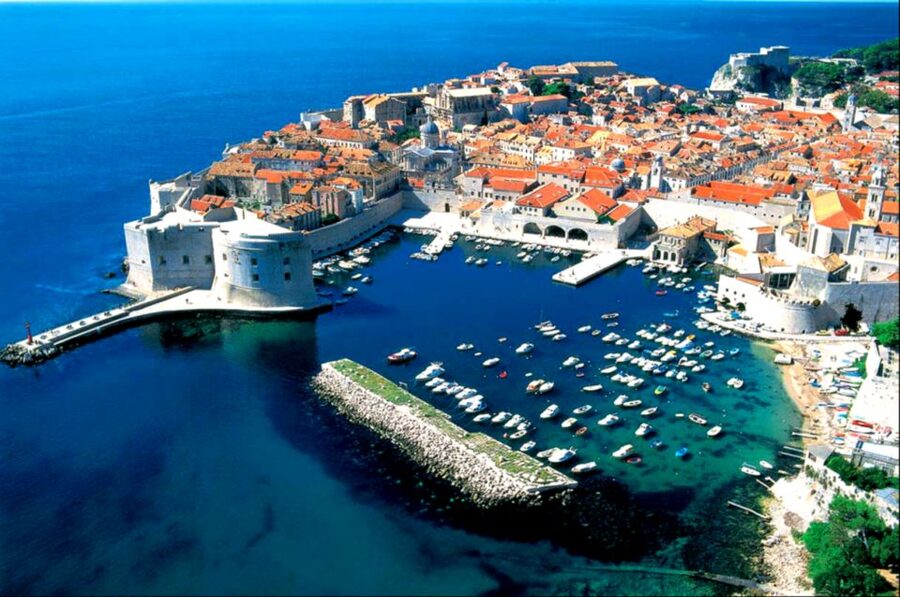 From Split/Trogir: Dubrovnik Guided Tour with a Stop in Ston - Four hours in Dubrovnik: what fits and what does not