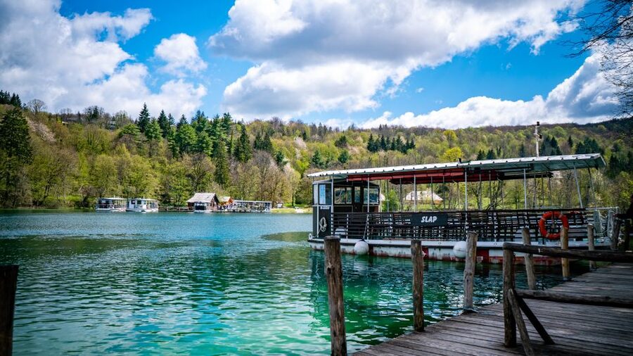 From Split/Trogir/Omiš: Plitvice Lakes Guided Group Tour - Entering Plitvice National Park