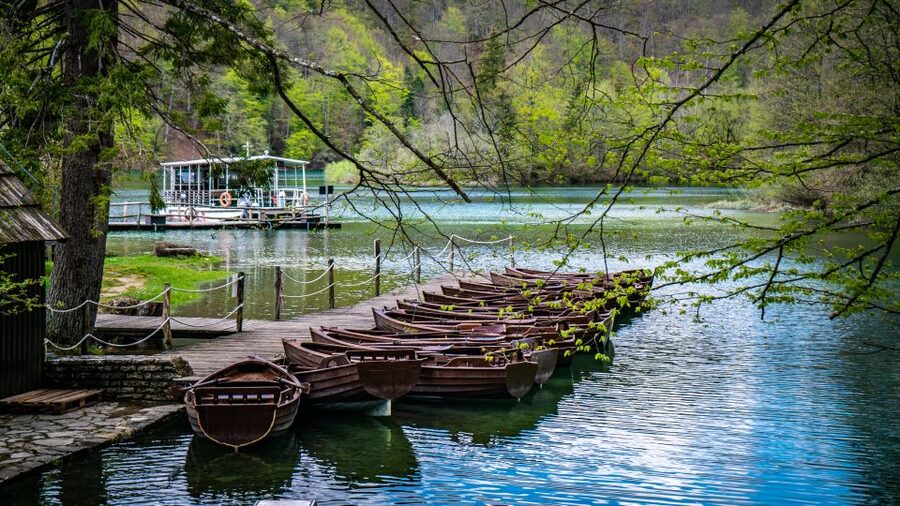 From Split/Trogir/Omiš: Plitvice Lakes Guided Group Tour - Guides who keep a big group moving