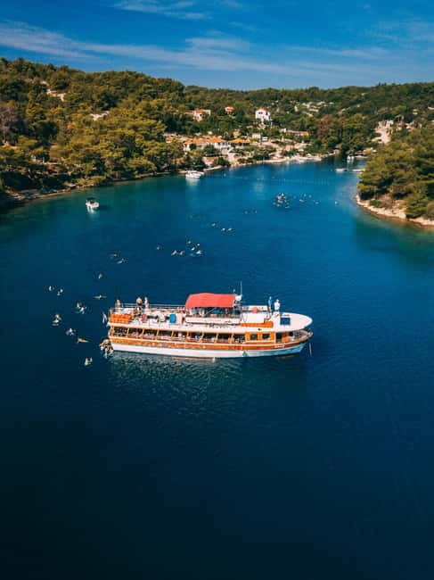 From Trogir: Blue Lagoon & Šolta Cruise with Lunch & Drinks - Lunch beneath 100-year-old pine trees