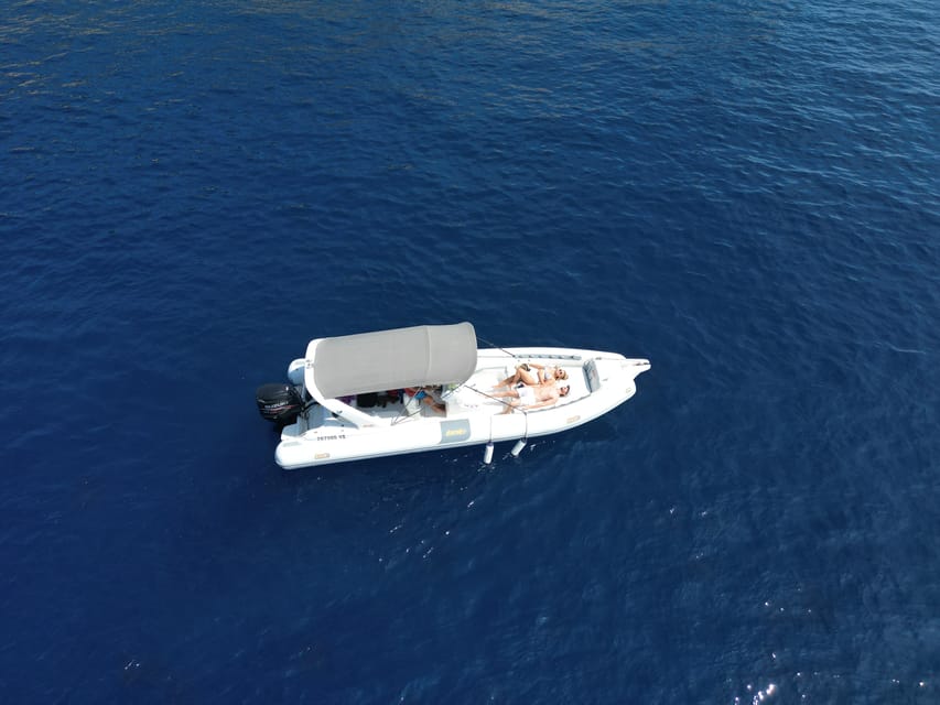 From Vis: Speedboat tour - Vis, Biševo & Blue Cave (private) - Parja Bay adds a dose of island history
