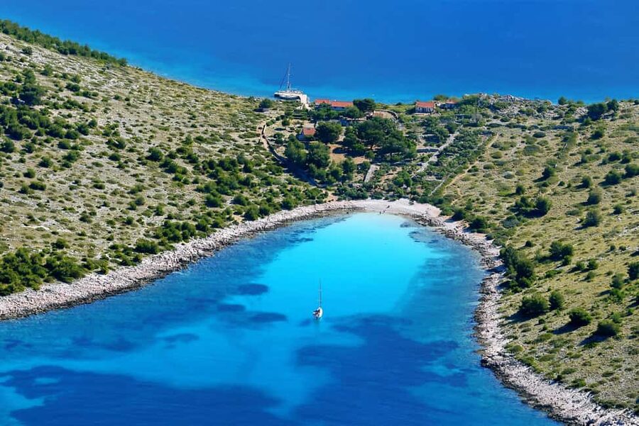 From Zadar/Bibinje: Kornati National Park Cruise with Lunch - Lunch on board, with a practical taste of Dalmatia
