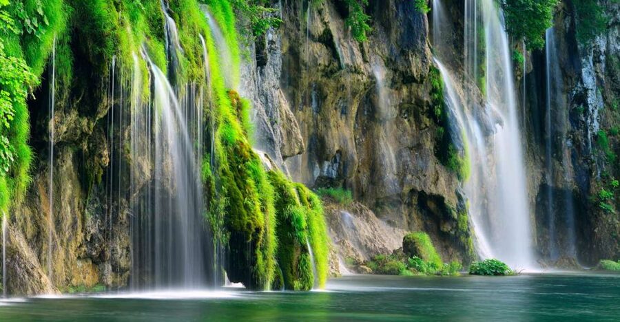 From Zadar: Plitvice Lakes National Park Tour - Upper Lakes: the first walk among the cascades