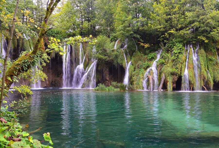 From Zadar: Plitvice Lakes National Park Tour - Kozjak Lake and the electric boat crossing