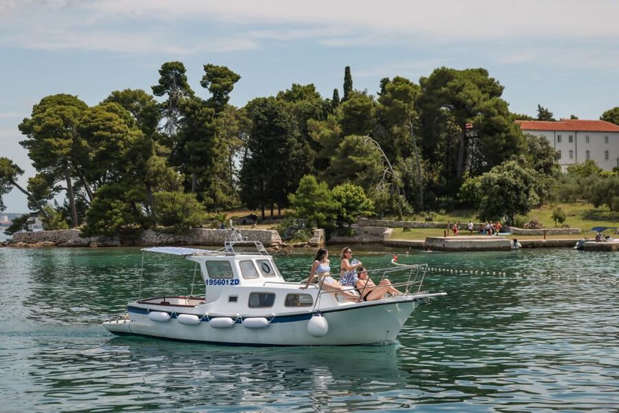From Zadar: Private Boat Tour to Croatian Islands - The small boat and practical drawbacks