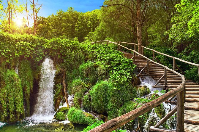 From Zagreb: Plitvice Lakes guided tour - The electric train and panoramic boat