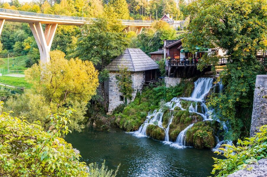 From Zagreb: Plitvice & Rastoke Guided Day Trip with Ticket - The panoramic train and electric boat