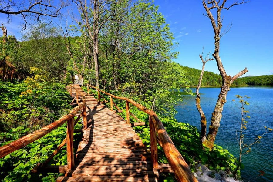From Zagreb: Rastoke and Plitvice lakes Guided Day Trip - Lunch and park facilities