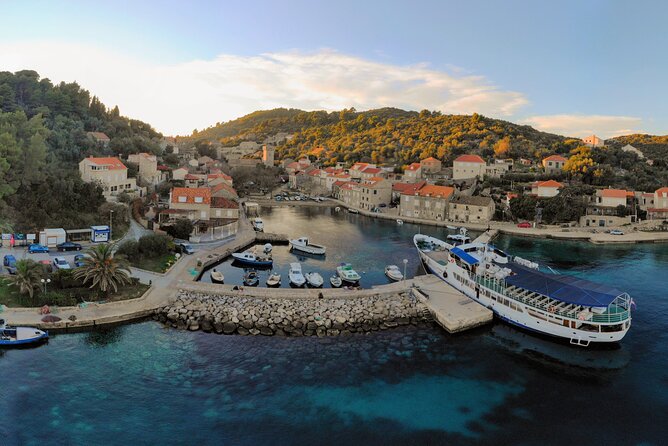 Full Day Kayaking and Snorkeling to Green Cave with GoPro photos - Who should book this day on the water?