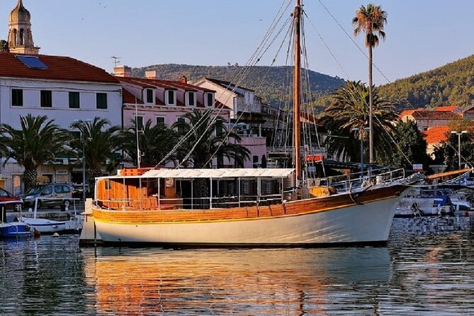Gastro Cruise | Cruise around Dubrovnik Old Town with Lunch - A two-hour way to see Dubrovnik from the sea