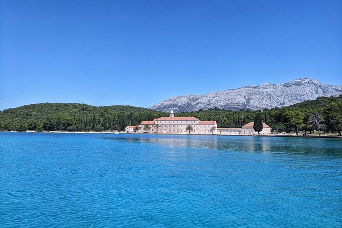 Half-Day Boat Tour Korcula Archipelago - Setting off between Korcula Town and Lumbarda