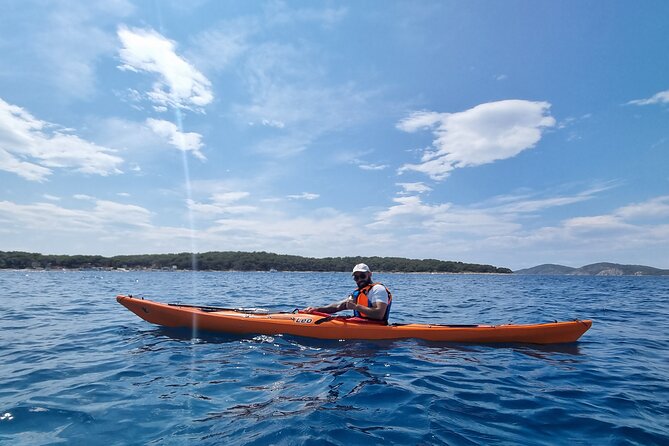 Half-day kayak tour from Hvar town - Mlini Beach and the best water stop