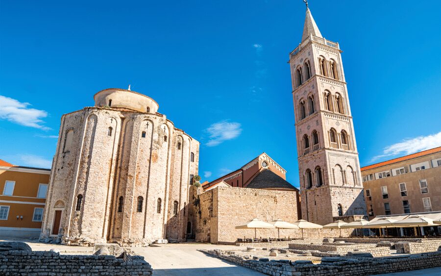 History Walking Group Tour in Old Center of Zadar - People’s Square and the living city
