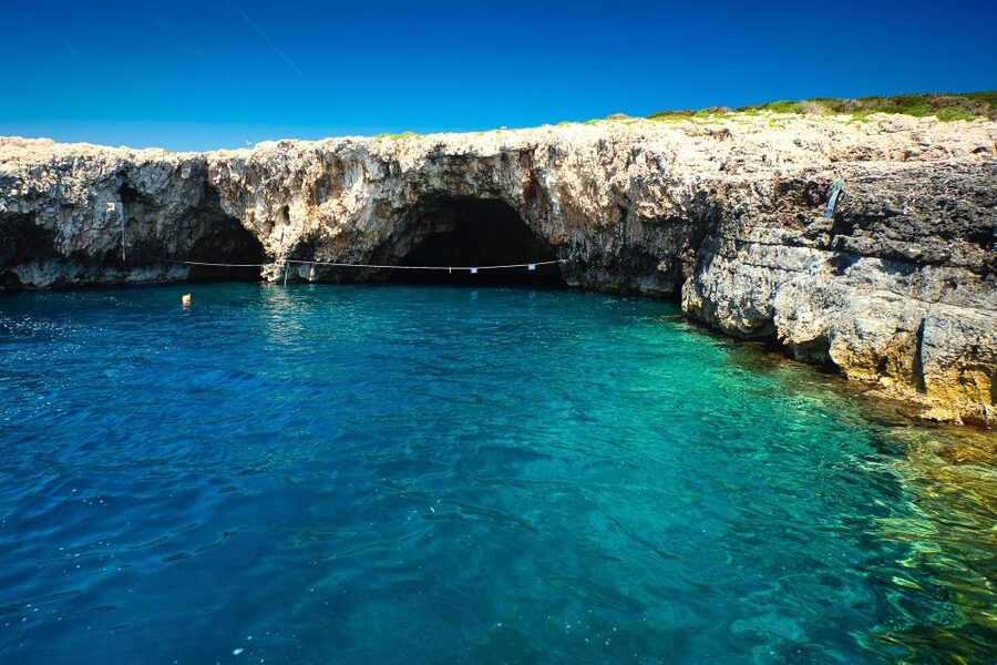 Hvar:Blue & Grenn Cave and Vis Island Private Speedboat Tour - Blue Cave on Biševo requires a second boat