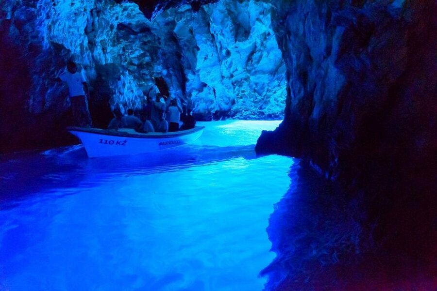 Hvar:Blue & Grenn Cave and Vis Island Private Speedboat Tour - Lunch on Vis adds a local pause