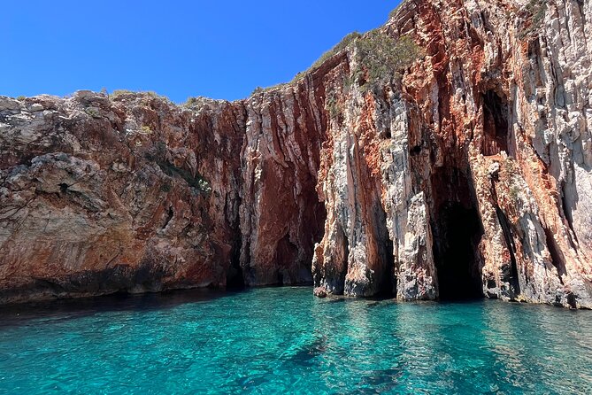 Hvar Delight: Private Speed Boat Tour - Palmižana gives lunch the center of the day