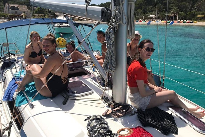 Hvar - Full Day Sail on a yacht - friendly skipper- small group - lunch optional - A two-hour lunch stop at Milna