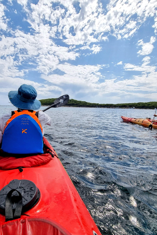 Hvar: Half day kayak tour to Pakleni islands - Exploring the Pakleni Islands and Mlini Beach