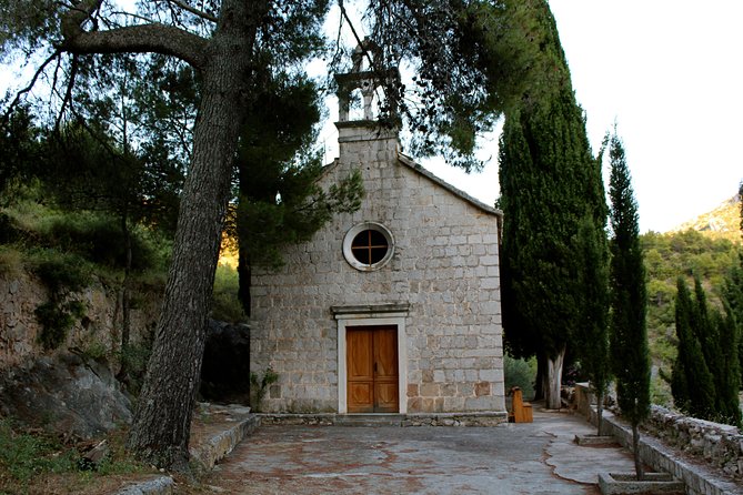 Hvar Hidden Gems Small Group Half Day Tour with Lunch or Dinner - The peka meal is the main event, not a food crawl