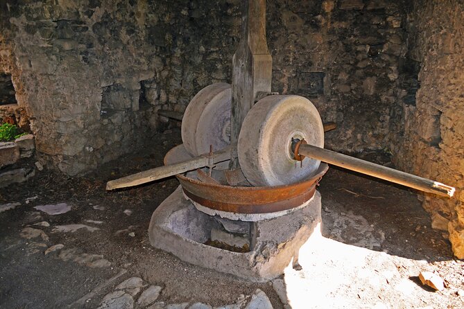 Hvar Lavender Tour - Malo Grablje, where the clock seems to have stopped