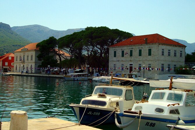 Hvar Private Walking Tour With A Professional Guide - A fast lesson in Hvar’s long past