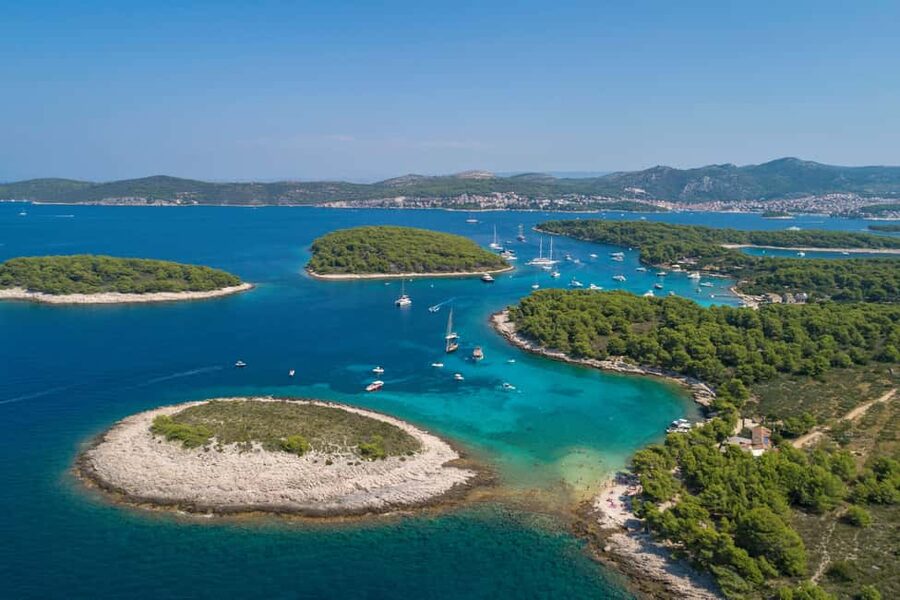 Hvar: Sunset and Pakleni Islands with a Speed Boat - Drinks, music, and the social mood