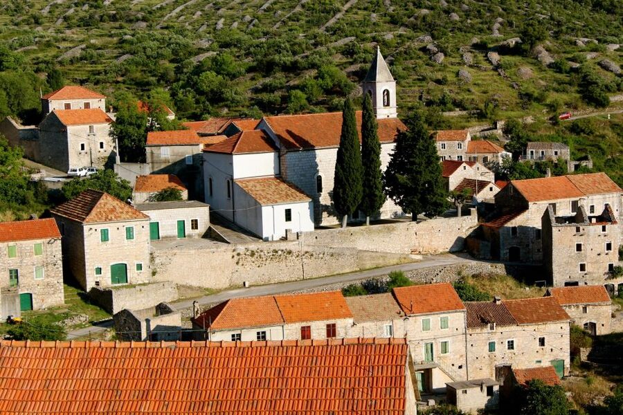 Hvar Wine Tour + Dalmatian Dinner - Crossing Hvar from town to wine country