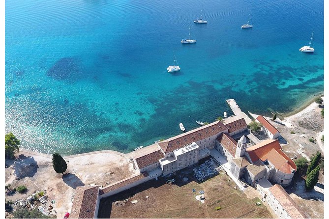 Island Badija - Yellow Taxi Cat - The 10-minute ride across the Adriatic
