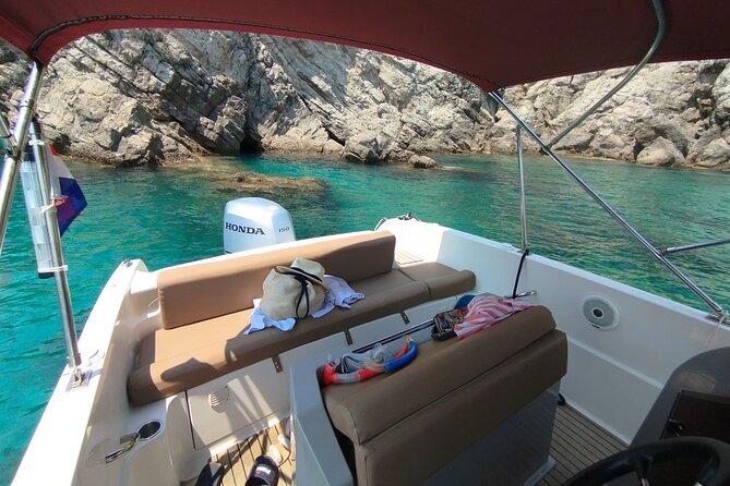 Islands & Caves Private Tour with pickup, drinks & fuel included - The skipper can make or break a private boat day