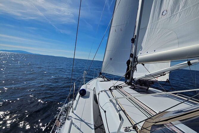 Islands Tour on Luxurious Jeanneau Sun Odyssey - Sunj Beach: fine sand and time for lunch