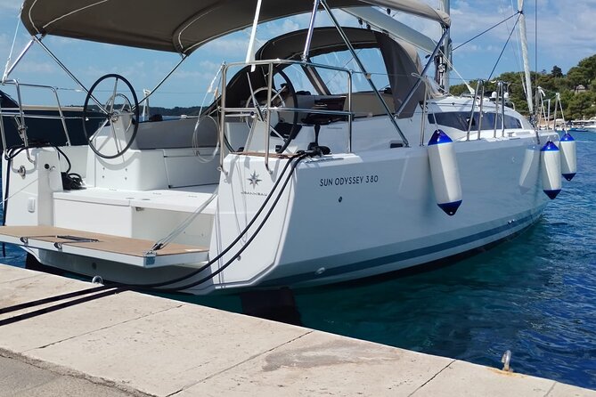 Islands Tour on Luxurious Jeanneau Sun Odyssey - Snacks, drinks, and the captain’s personal touch