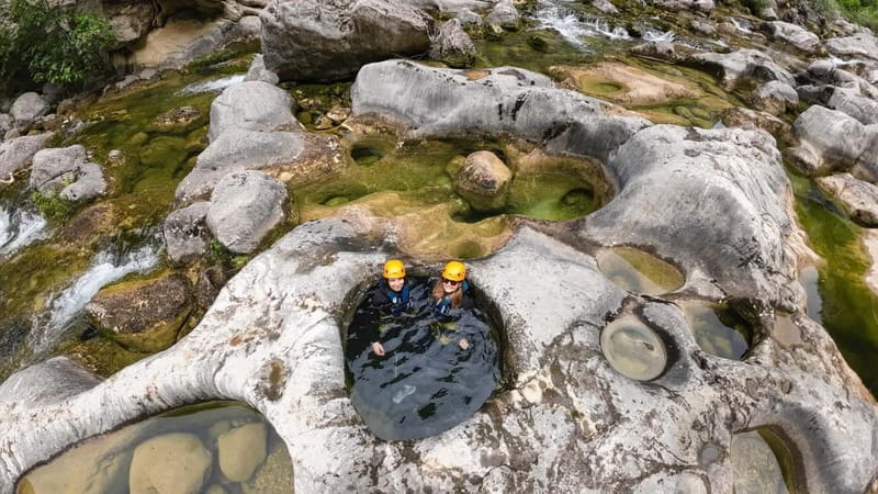 Iz Omisa/Zadvarija: Extremni Canyoning na rijeci Cetini - Six details that shape the day