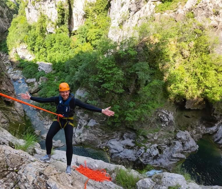 Iz Omisa/Zadvarija: Extremni Canyoning na rijeci Cetini - Leaving Omiš for the Cetina canyon