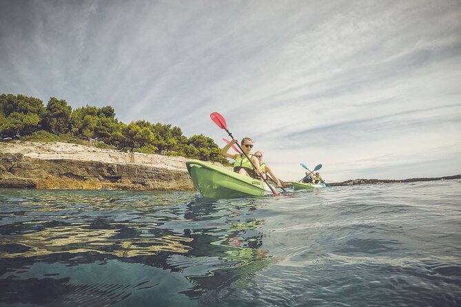 Kayak tour in Pula to Valley of Tears/free drinks+photos included - Cliff jumping with sensible limits