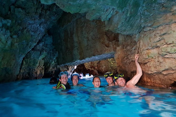 Kayak tour with cave experience - Why Cape Kamenjak makes a good kayaking setting