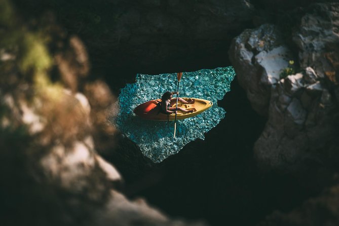 Kayak tour with cave experience - Guides, group size, and overall organization