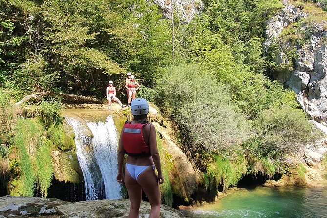 Kayaking in Mreznica Waterfalls near Slunj and Plitvice Lakes - The guides and the human side of the outing