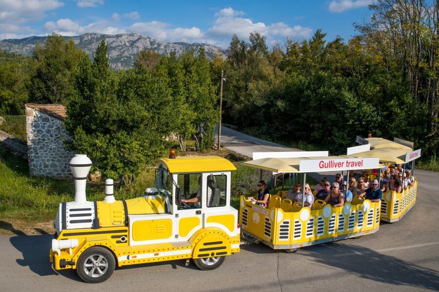Konavle Valley: Tour with Wine Tasting from Dubrovnik - Croatian Wine With a Traditional Farm Snack