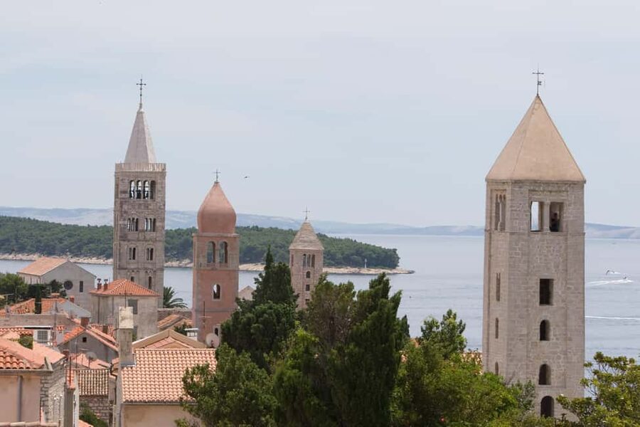 Krk:Rab & Pag Boat Trip with Swimming & City Tour with lunch - Lunch on the open deck