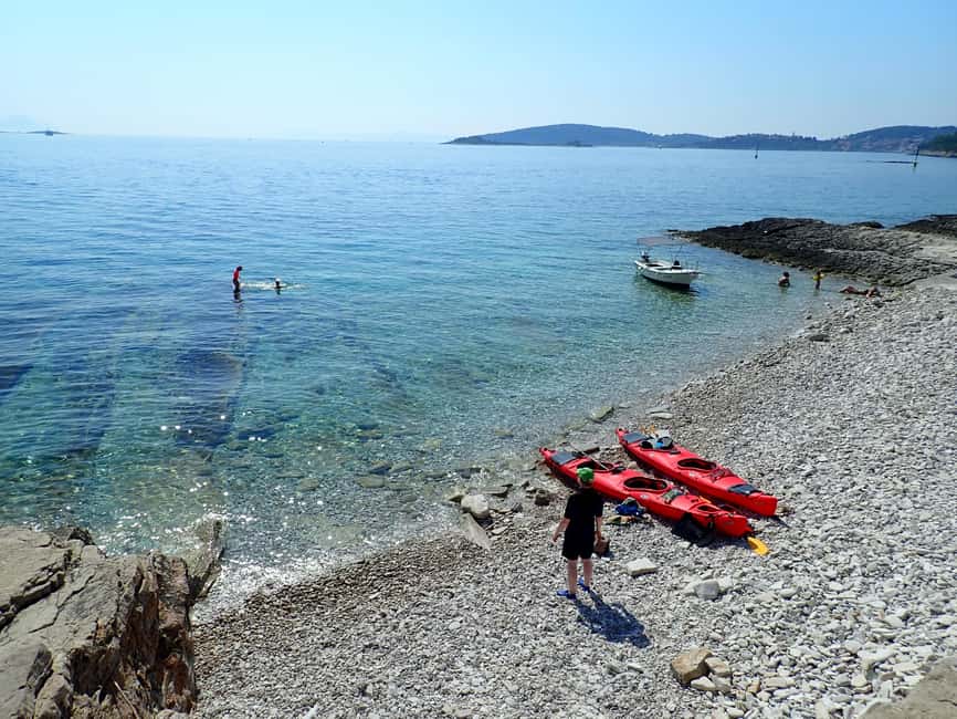 Lumbarda - Sunset Kayak Tour with a Picnic - Wine and Sweets - Key points at a glance