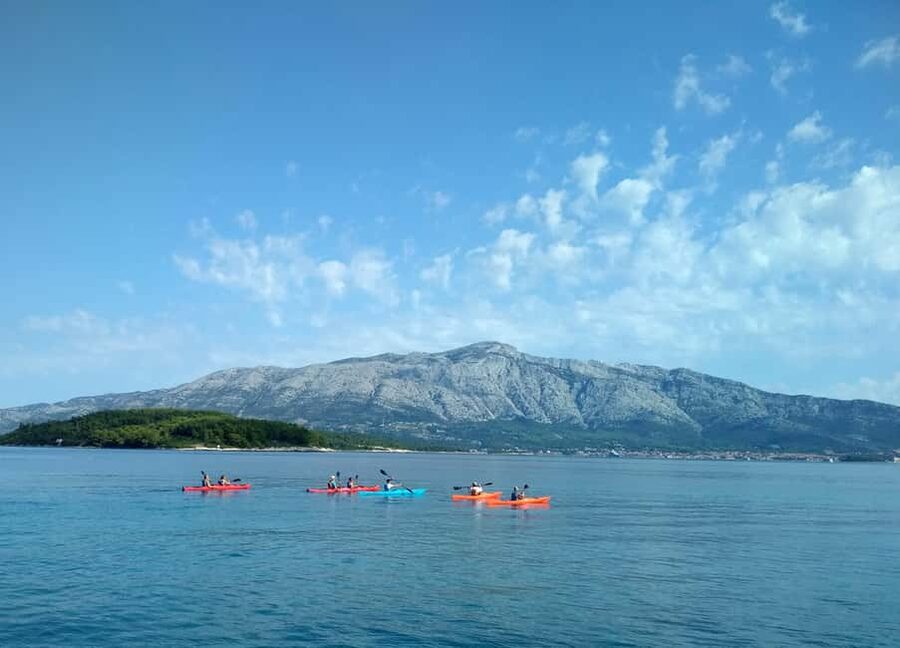 Lumbarda - Sunset Kayak Tour with a Picnic - Wine and Sweets - Paddling across Korčula’s clear water