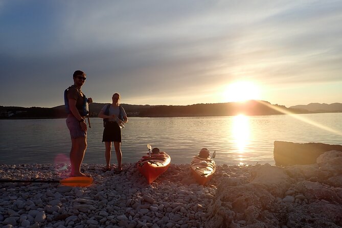 Lumbarda-Sunset Kayaking Experience with picnic: Wine and Sweets - Starting at Tatinja Bay in Lumbarda