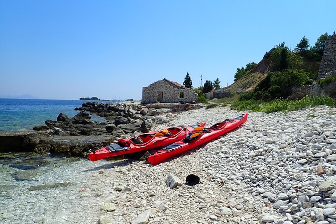 Lumbarda-Sunset Kayaking Experience with picnic: Wine and Sweets - Reaching the sunset spot