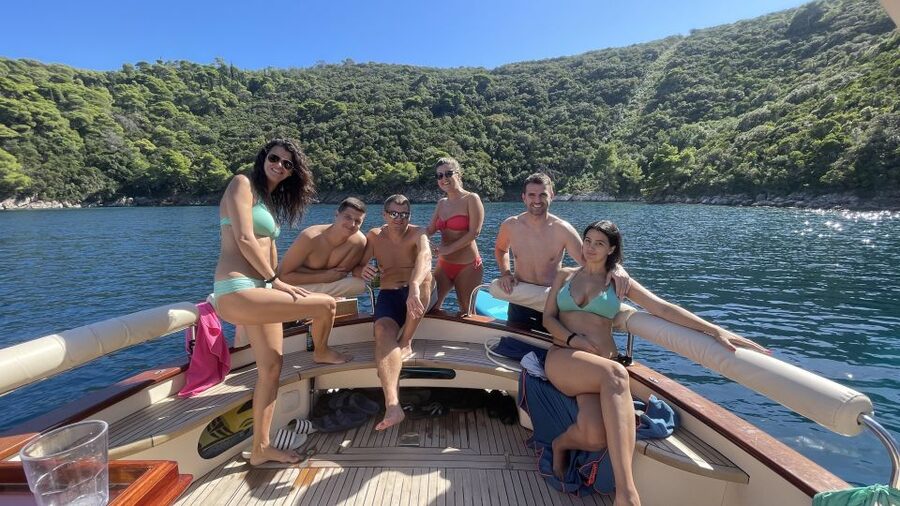 Luxury Private Boat Tour to Elaphiti Islands (4 hours) - Villages, Caves, and Cliff Jumping