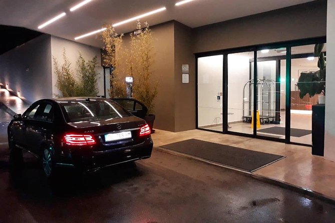 Luxury private transfer: Dubrovnik to Dubrovnik airport - What the Mercedes ride is like